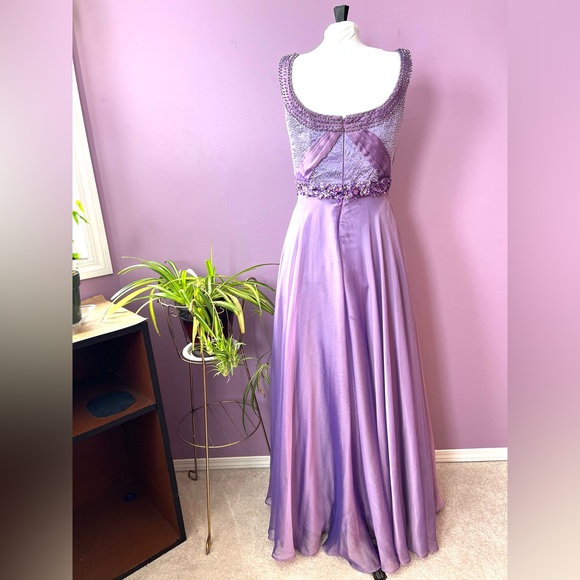 Gorgeous purple sleeveless maxi gown with beads and rhinestones - Picture 3 of 11